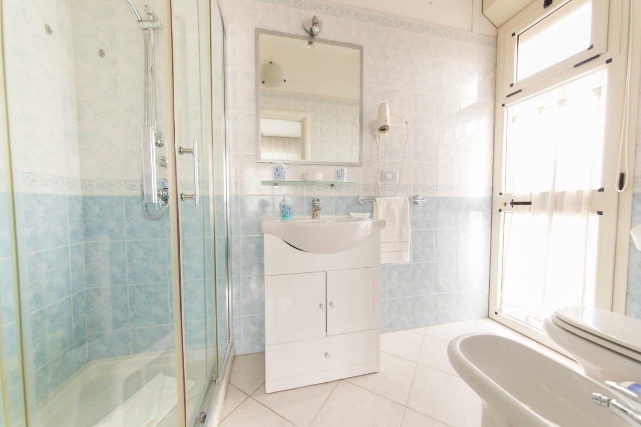 Lewis Rooms Poetto Beach Кальяри Экстерьер фото